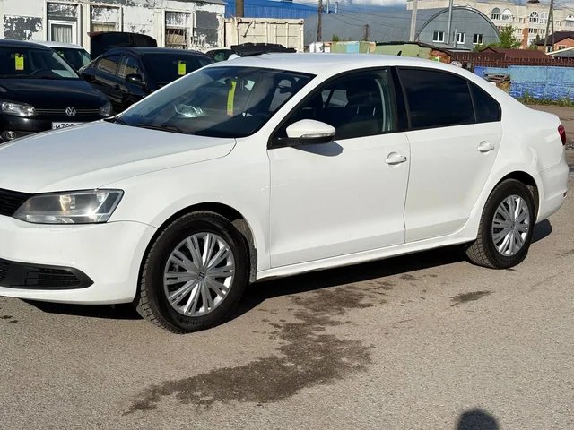 Volkswagen Jetta 2014 - Легковые автомобили в Канаш
