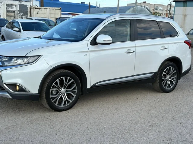 Mitsubishi Outlander 2015, 1 хозяин, цена 1798000 - Двигатели в Канаш
