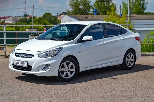 Hyundai Solaris 2011 - Внедорожник в Канаш