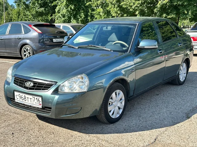 Lada Priora 2010 Люкс - Mercedes-Benz в Набережные Челны