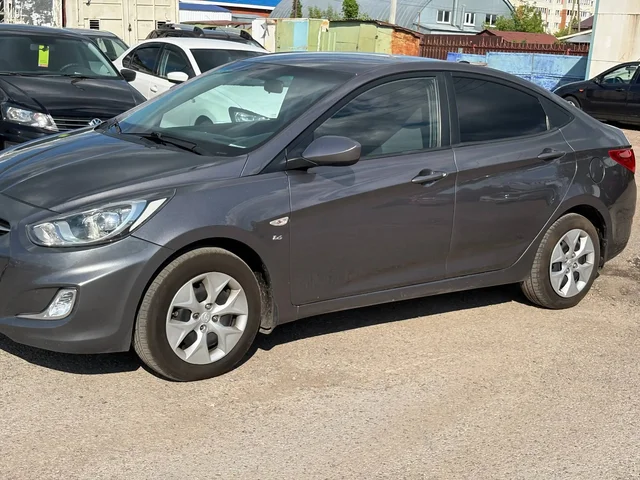 Hyundai Solaris 2011 - Легковые автомобили в Канаш