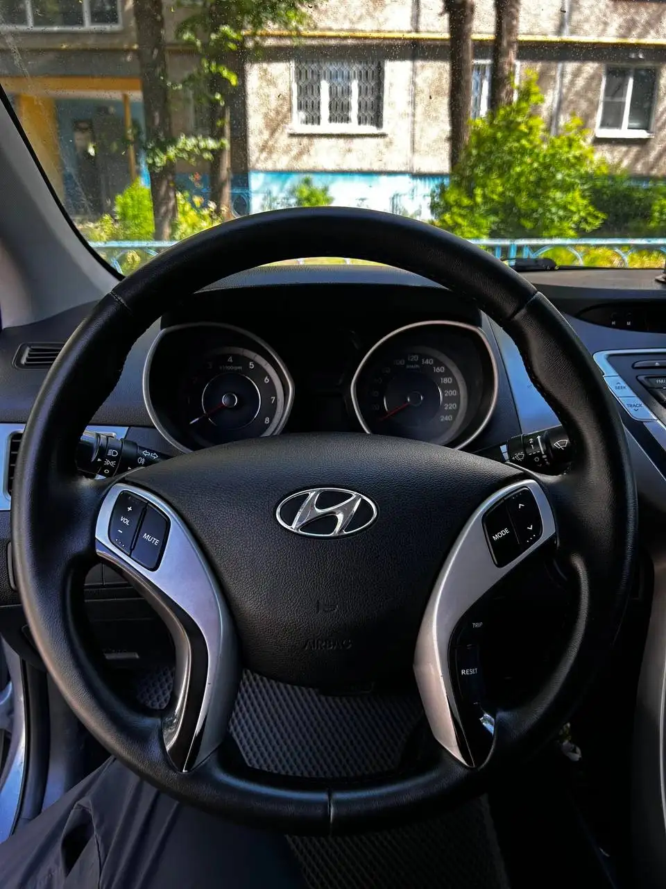 Hyundai Elantra 1.6AT 132л.с 2011 - Легковые автомобили (Авто) в Чебоксары