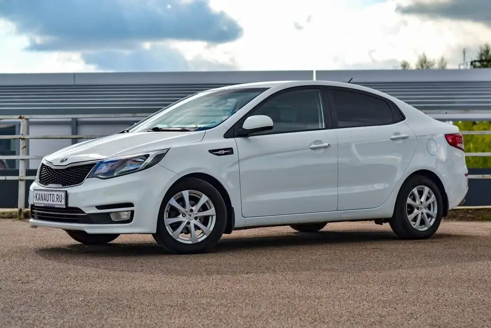 Kia Rio 2016 рестайлинг, 1.6 механика - Легковые автомобили (Авто) в Канаш