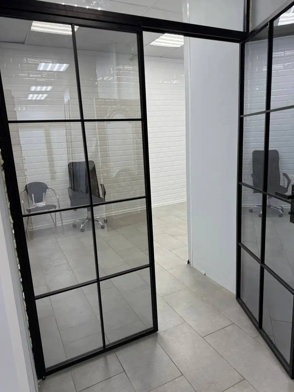 Изготовление и монтаж дверей и перегородок от компании Теплинский и Компания - Ремонт и строительство (Услуги) в Москва