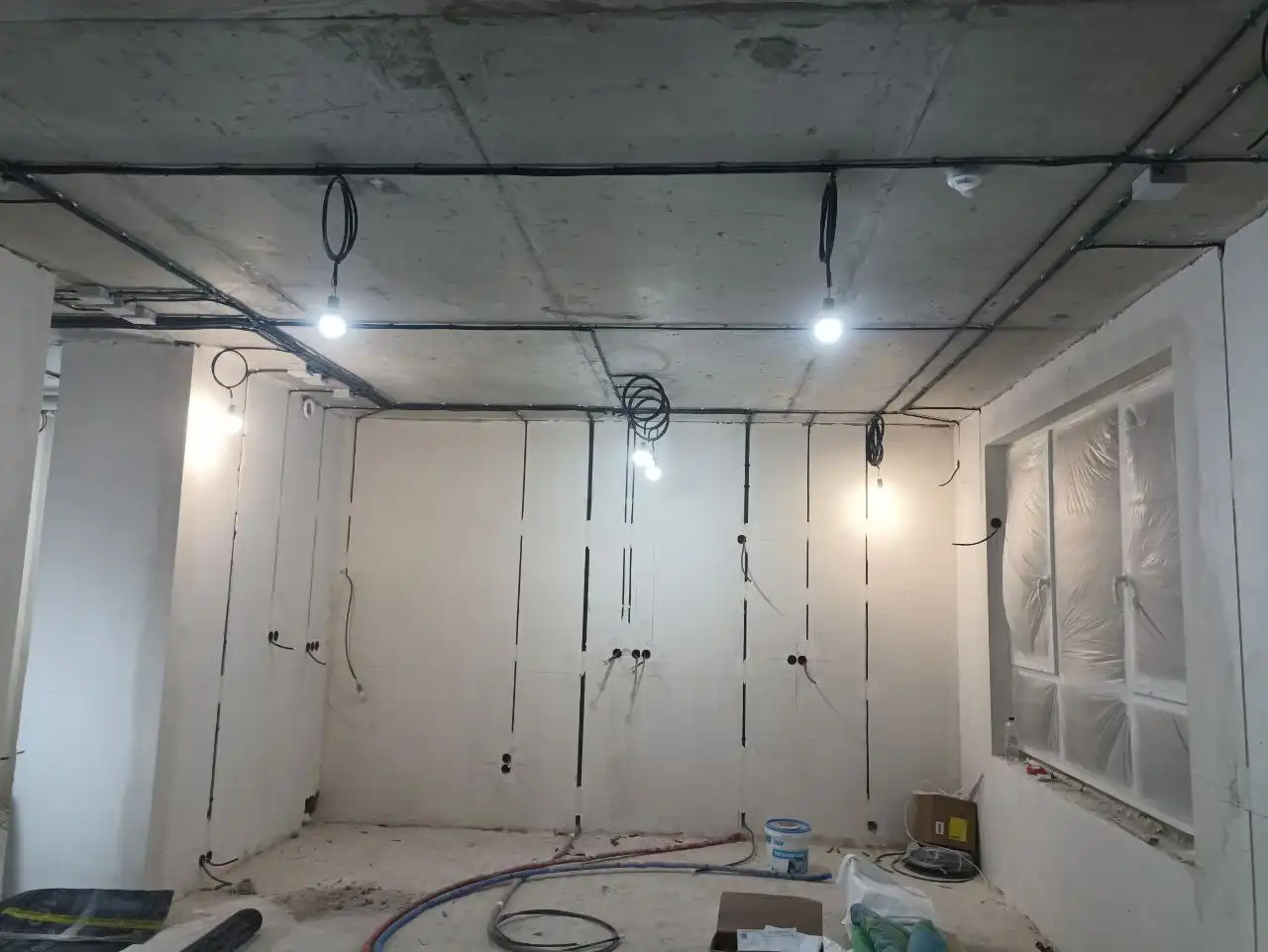 Услуги проверенного электрика с бригадой для дома - Электромонтаж (Услуги) в Москва