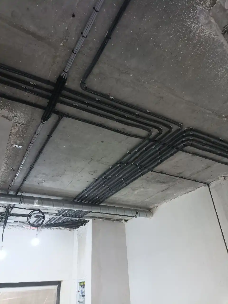 Услуги проверенного электрика с бригадой для дома - Электромонтаж (Услуги) в Москва