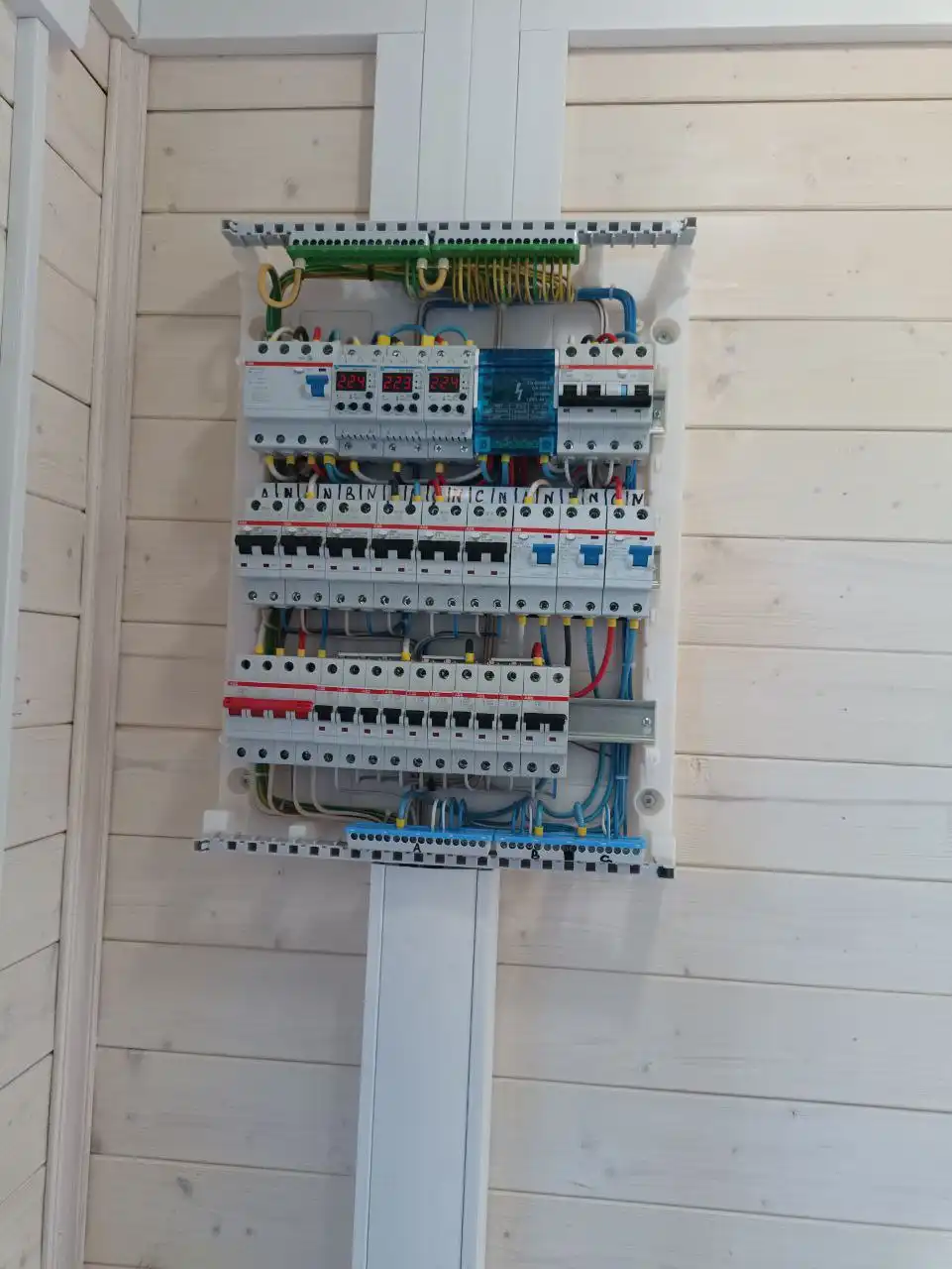 Услуги проверенного электрика с бригадой для дома - Электромонтаж (Услуги) в Москва