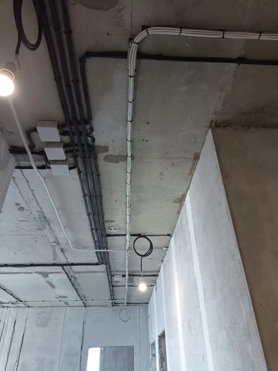 Услуги проверенного электрика с бригадой для дома - Электромонтаж (Услуги) в Москва