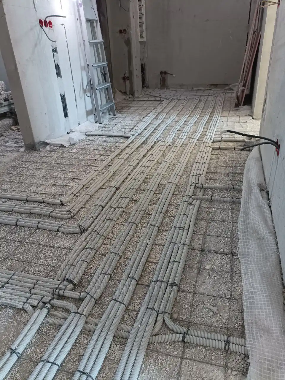 Услуги проверенного электрика с бригадой для дома - Электромонтаж (Услуги) в Москва