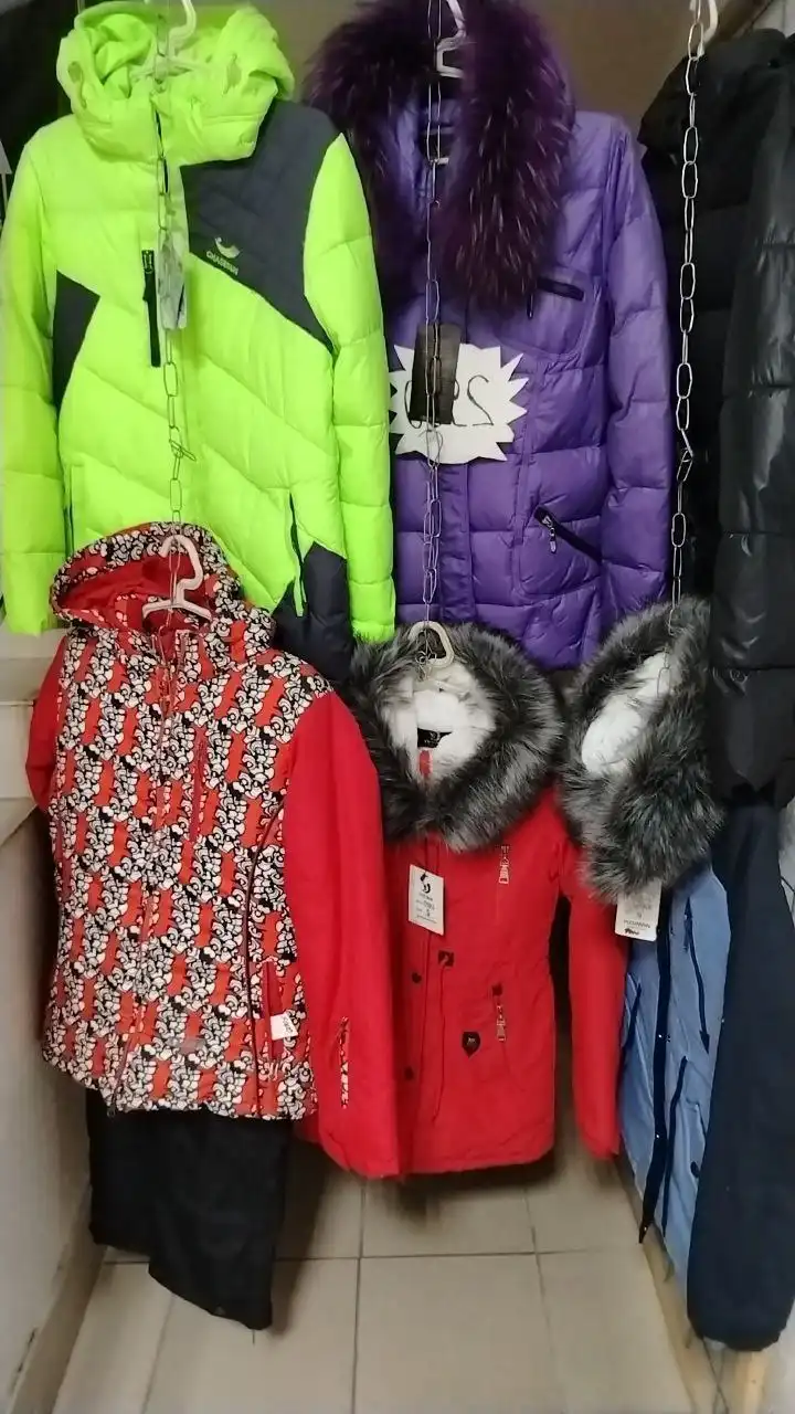 Распродажа женских курток и детской одежды