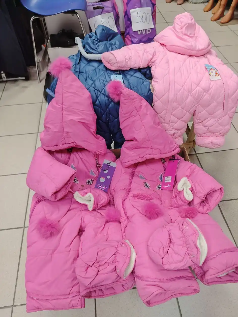 Распродажа женских курток и детской одежды