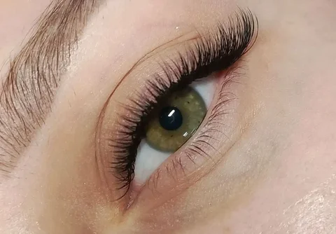 Услуги мастера по наращиванию ресниц в Емельяново - частное объявление в Емельяново