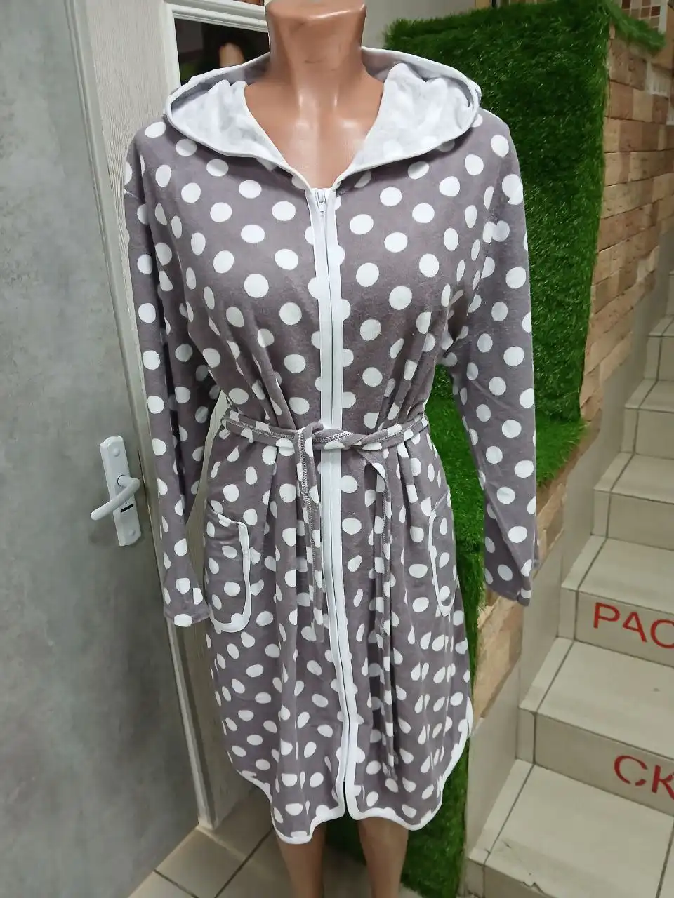 Продажа женской одежды: платья, футболки, халаты, бриджи - Женская одежда (Одежда) в Емельяново