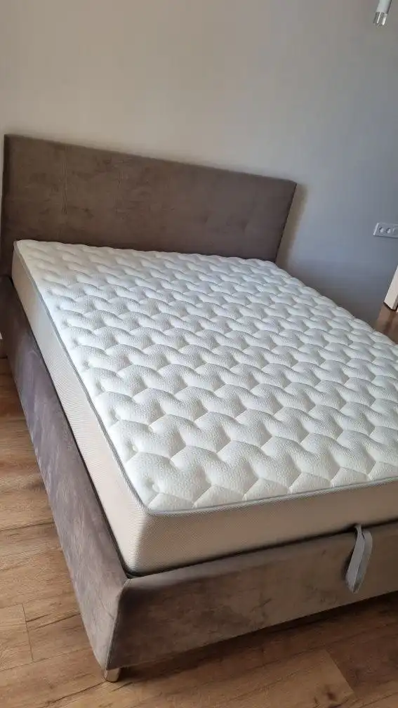 Двуспальная кровать с подъемным механизмом и ортопедическим матрасом - Мебель (Для дома и дачи) в Красноярск