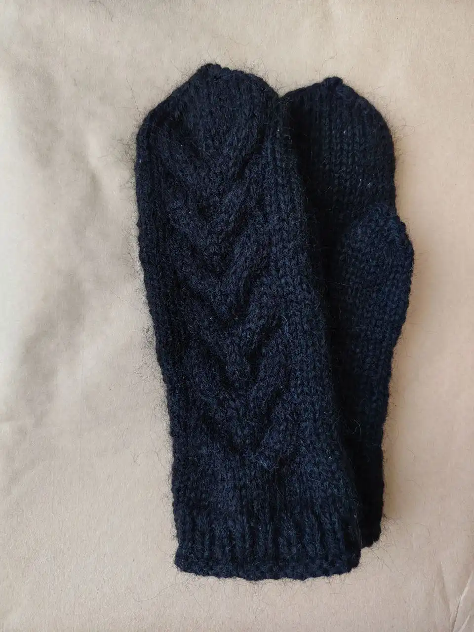 Новые варежки ручной вязки из шерсти с пухом - Аксессуары (Одежда) в Красноярск