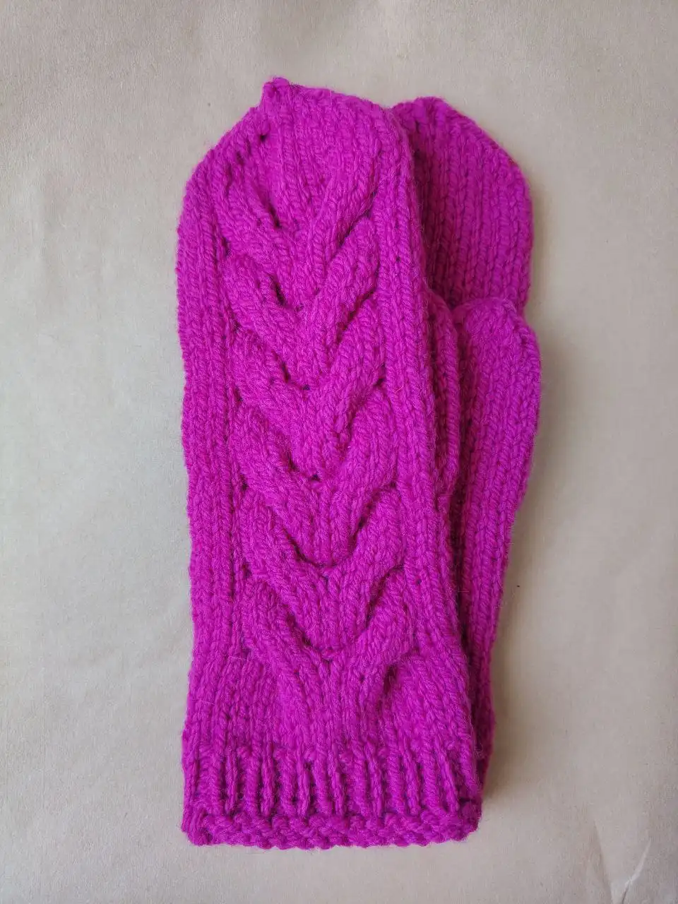 Новые варежки ручной вязки из шерсти с пухом - Аксессуары (Одежда) в Красноярск