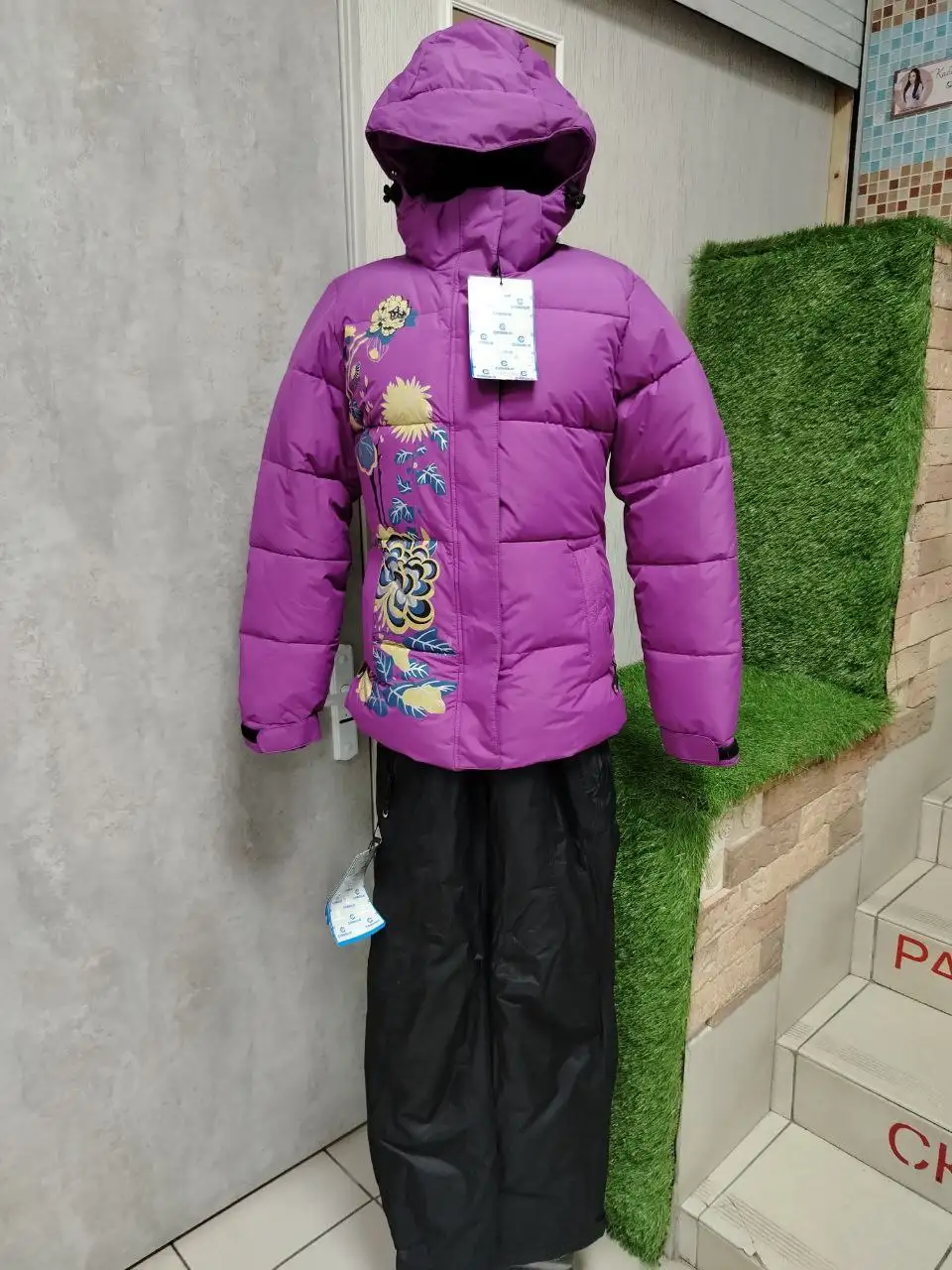 Продажа б/у костюмов мужских и женских - Одежда в Емельяново