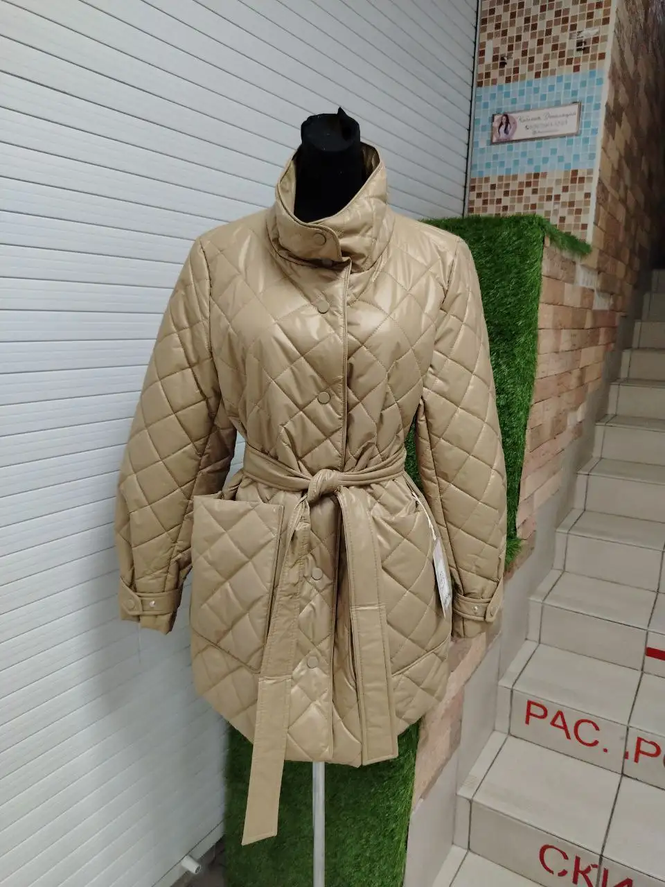 Весенние и зимние куртки мужские и женские - Верхняя одежда (Одежда) в Емельяново