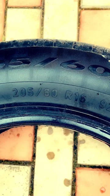 Продам резину комплект с японского автомобиля - Грузовики и фургоны в Красноярск