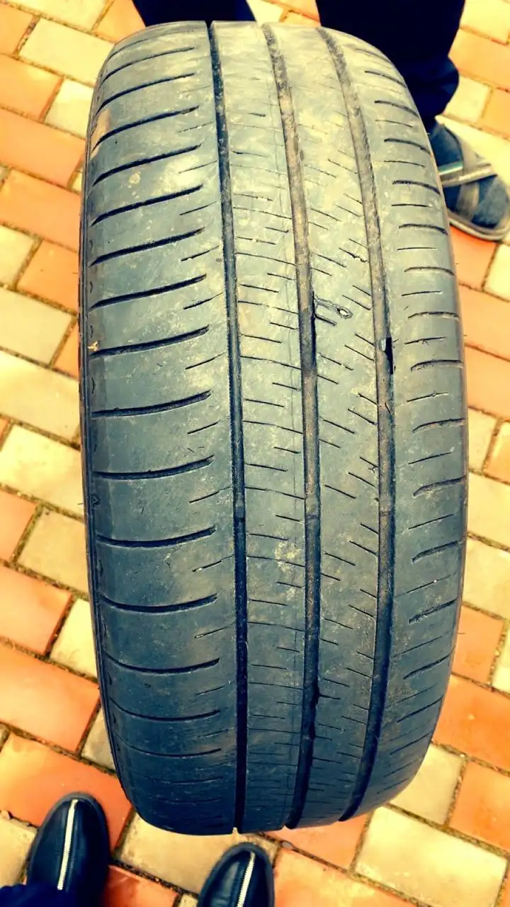 Продам комплект летней резины DUNLOP 225/55/19 - Шины и диски (Авто) в Емельяново