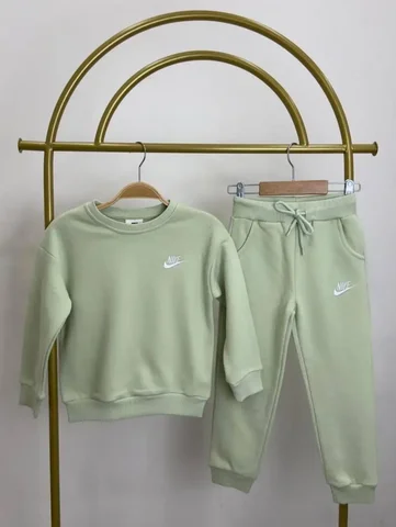 Детский костюм NIKE размер 110 см - частное объявление в Красноярск