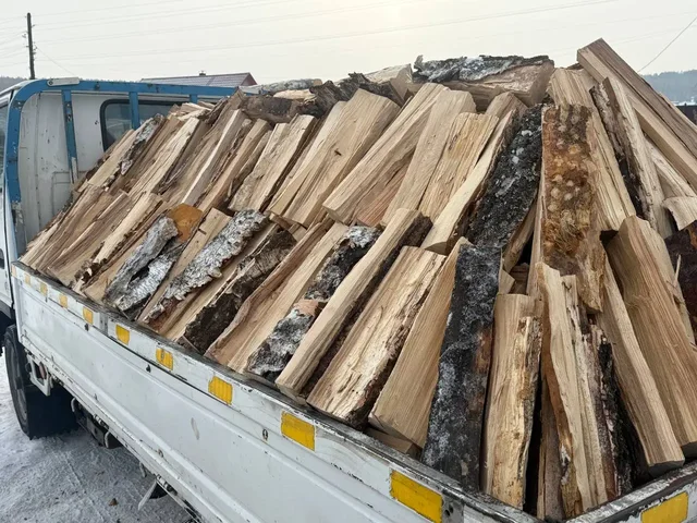 Продажа дров: березовые колотые, горбыль пиленый, опилки мешками - Стройматериалы в Емельяново