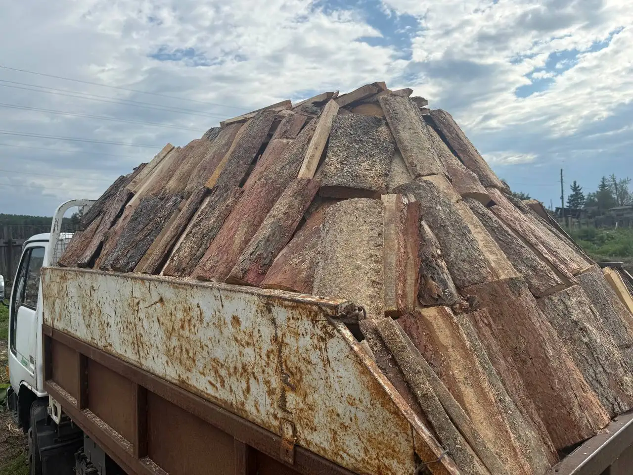 Продажа дров: березовые колотые, горбыль пиленый, опилки мешками - Дрова и топливо (Для дома и дачи) в Емельяново