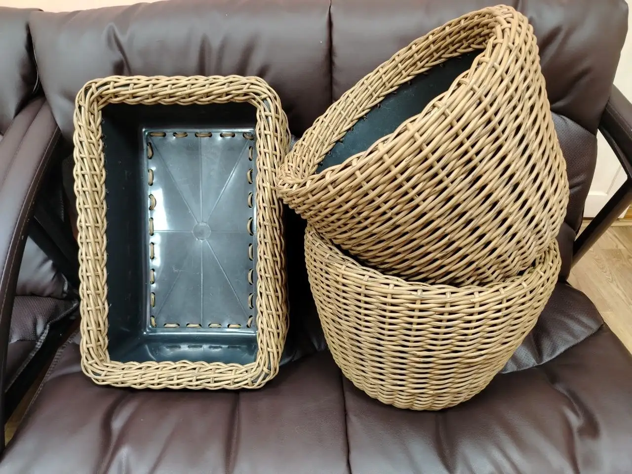 Кашпо из искусственного ротанга ручной работы - Кашпо (Для дома и дачи) в Красноярск