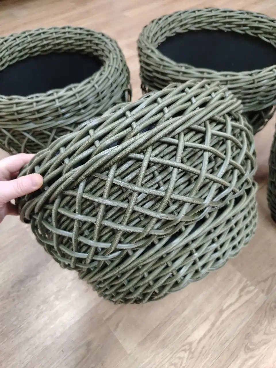 Кашпо из искусственного ротанга ручной работы - Кашпо (Для дома и дачи) в Красноярск