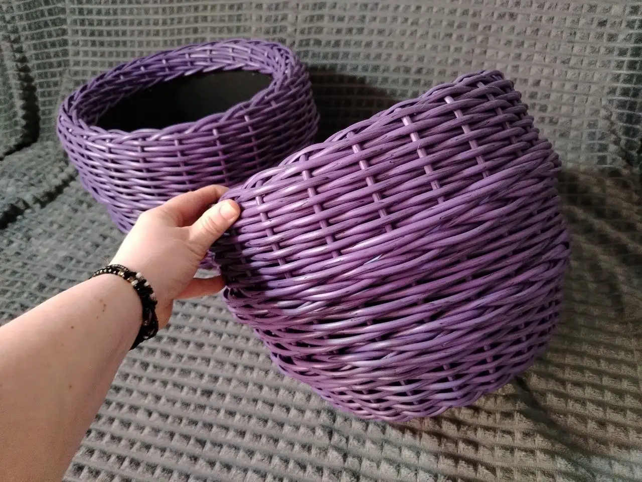 Кашпо из искусственного ротанга ручной работы - Кашпо (Для дома и дачи) в Красноярск