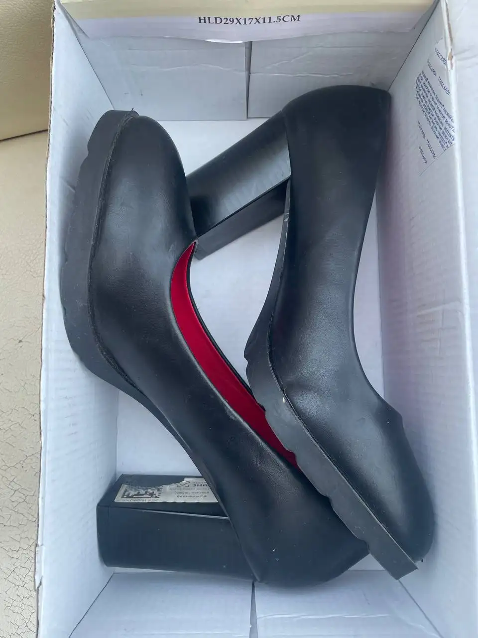 Отдам за тортик: Обувь демисезонная, бордовые сапожки зимние - Обувь (Одежда) в Емельяново