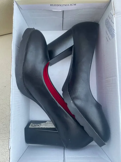 Отдам за тортик: Обувь демисезонная, бордовые сапожки зимние - Одежда в Емельяново