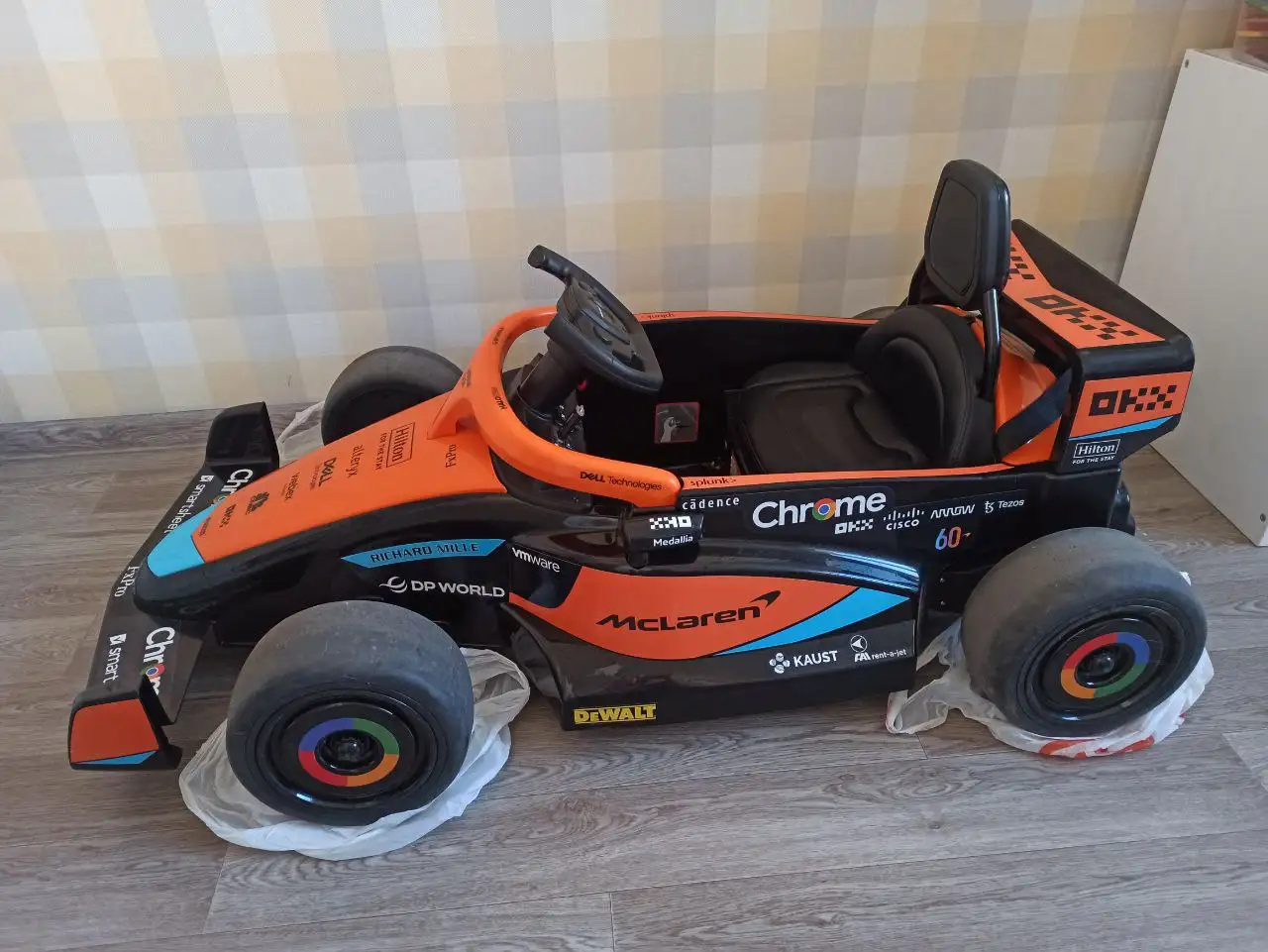 Продам электромобиль гоночный болид F1 Mclaren - Электромобили (Товары для детей) в Красноярск