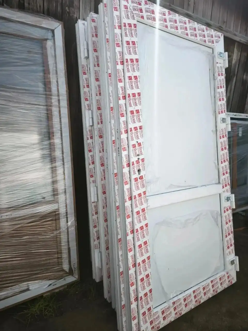 Продажа пластиковых окон и услуг по установке - Ремонт и строительство (Услуги) в Красноярск