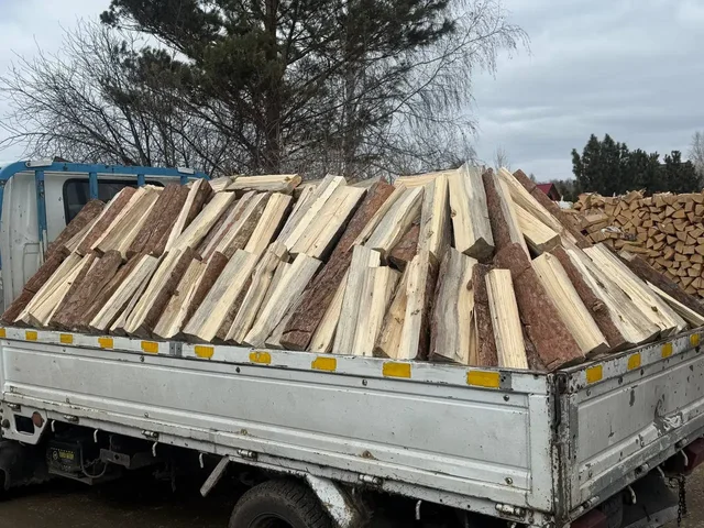 Дрова березовые и сосновые колотые, горбыль пиленый, опилки мешками - Для дома и дачи в Емельяново