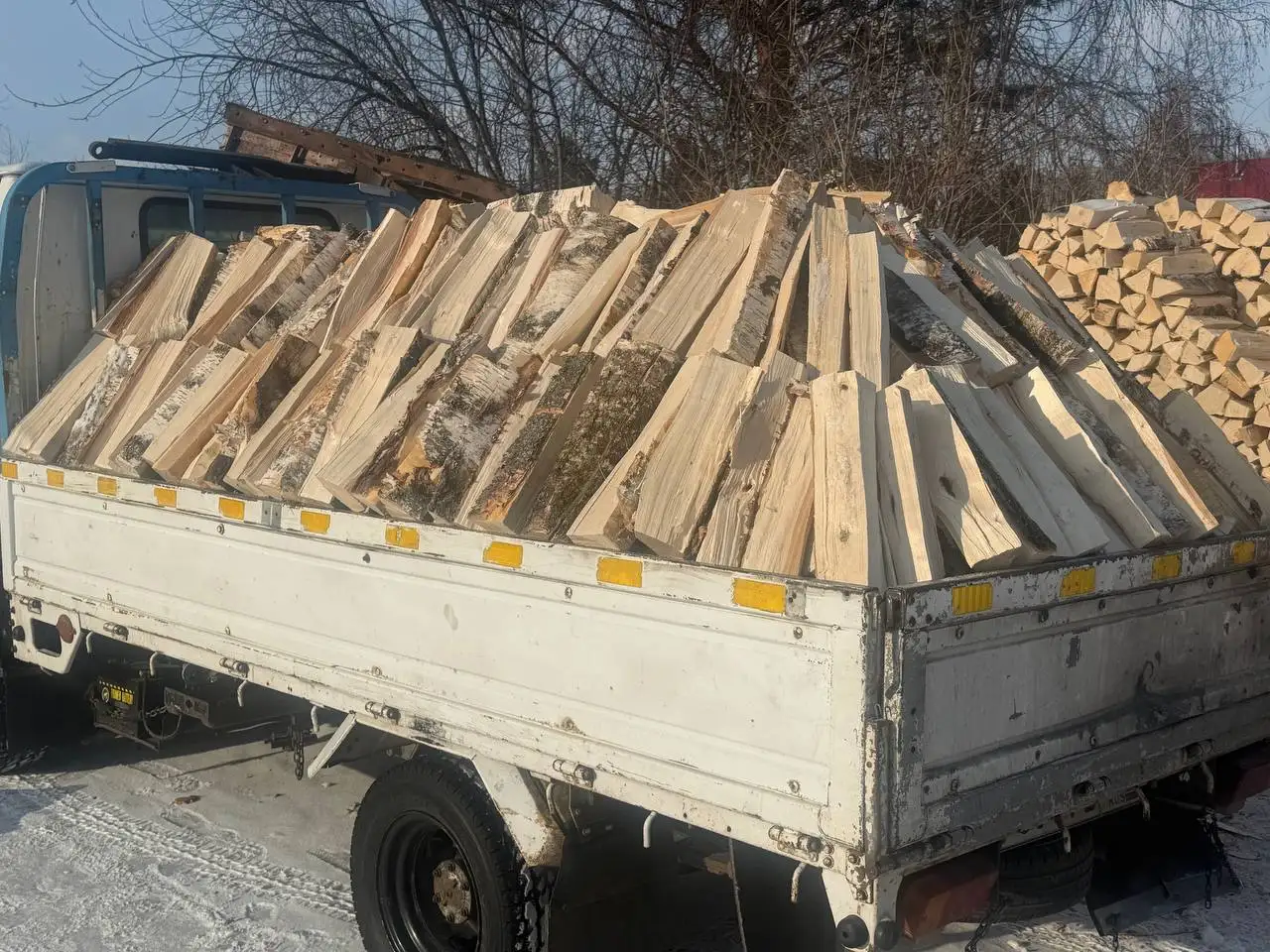 Дрова березовые и сосновые колотые, горбыль пиленый, опилки мешками - Дрова и топливо (Для дома и дачи) в Емельяново