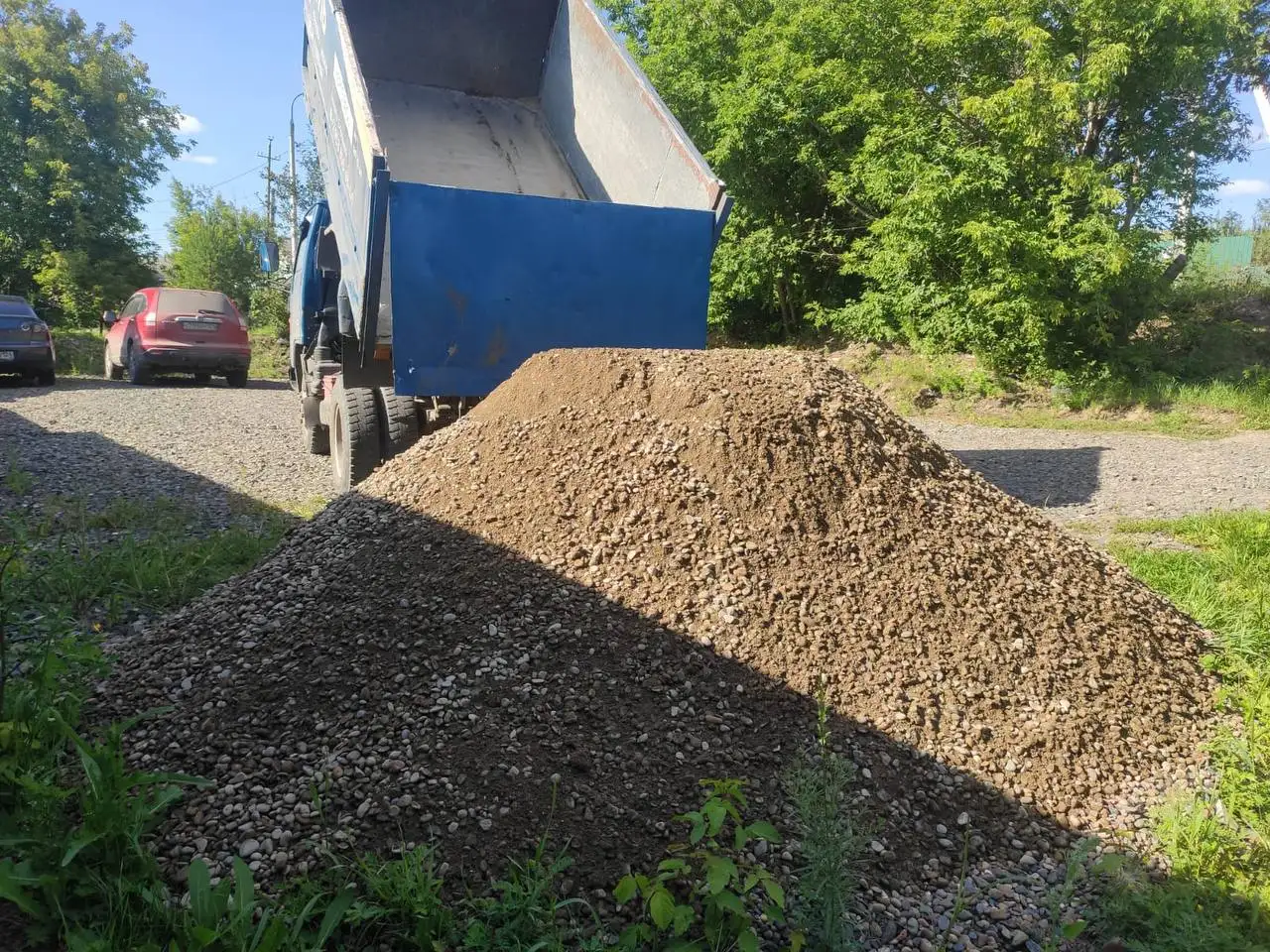 Доставка перегноя, чернозема, навоза, щебня, песка - Перевозки и грузоперевозки (Услуги) в Красноярск