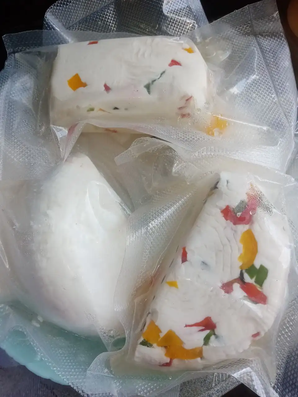 Свежесделанный молодой козий сыр Прима Сале и адыгейский - Продукты питания (Услуги) в Емельяново