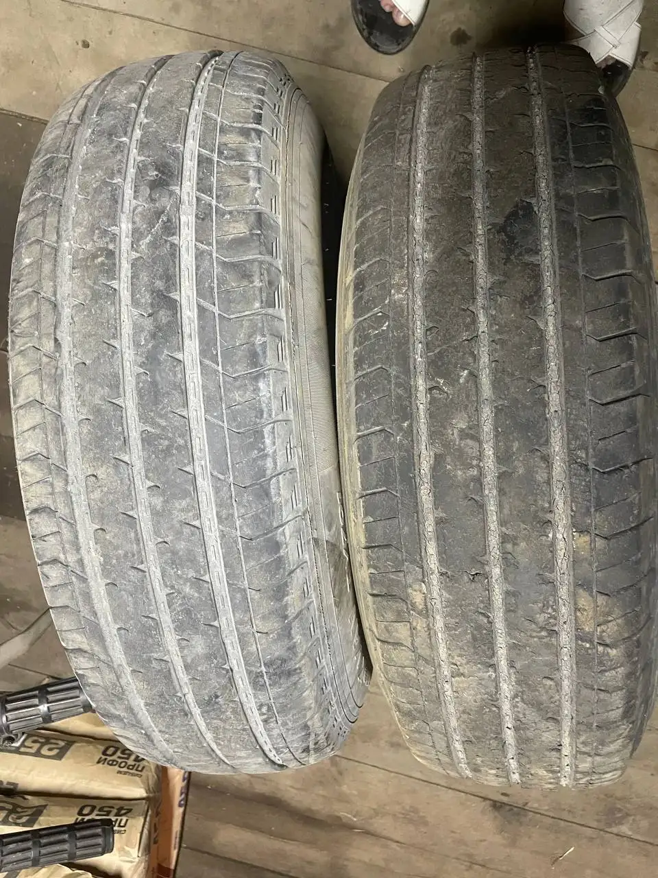 Продам колеса 225/75/16с и 215/70/16с - шины (Запчасти) в Емельяново