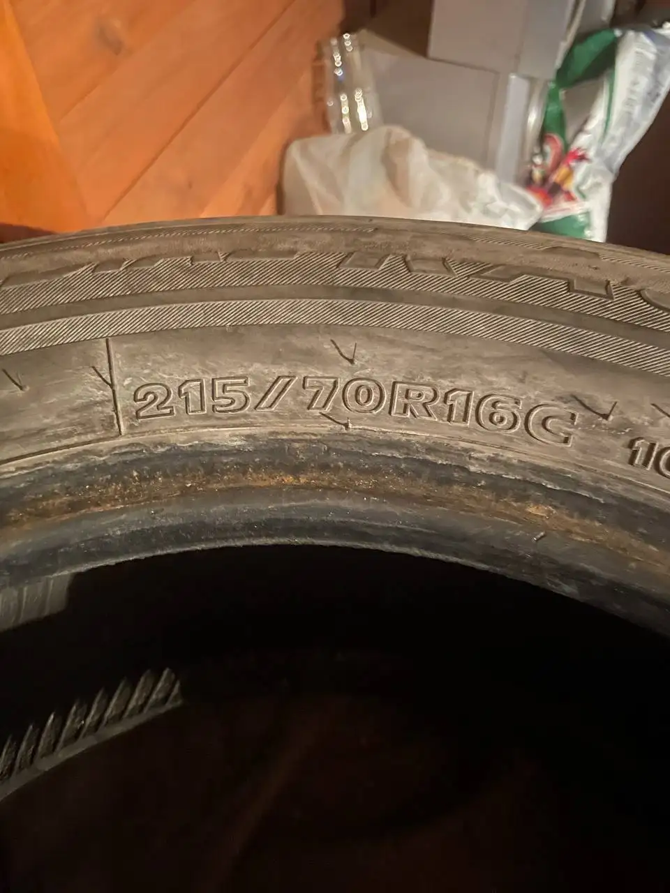 Продам колеса 225/75/16с и 215/70/16с - шины (Запчасти) в Емельяново