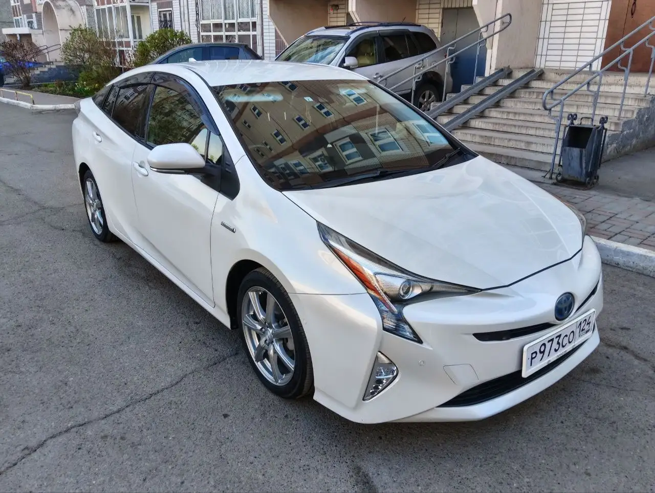 Toyota Prius 2016 - Легковые автомобили (Авто) в Красноярск