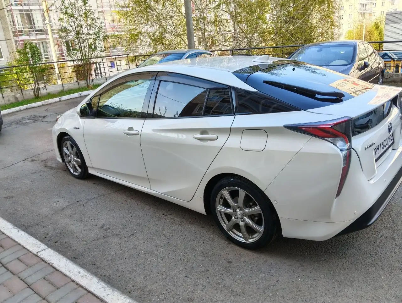 Toyota Prius 2016 - Легковые автомобили (Авто) в Красноярск