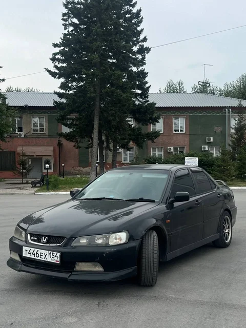 Honda Accord VI 2002 года - Ауди 80 в Новосибирск