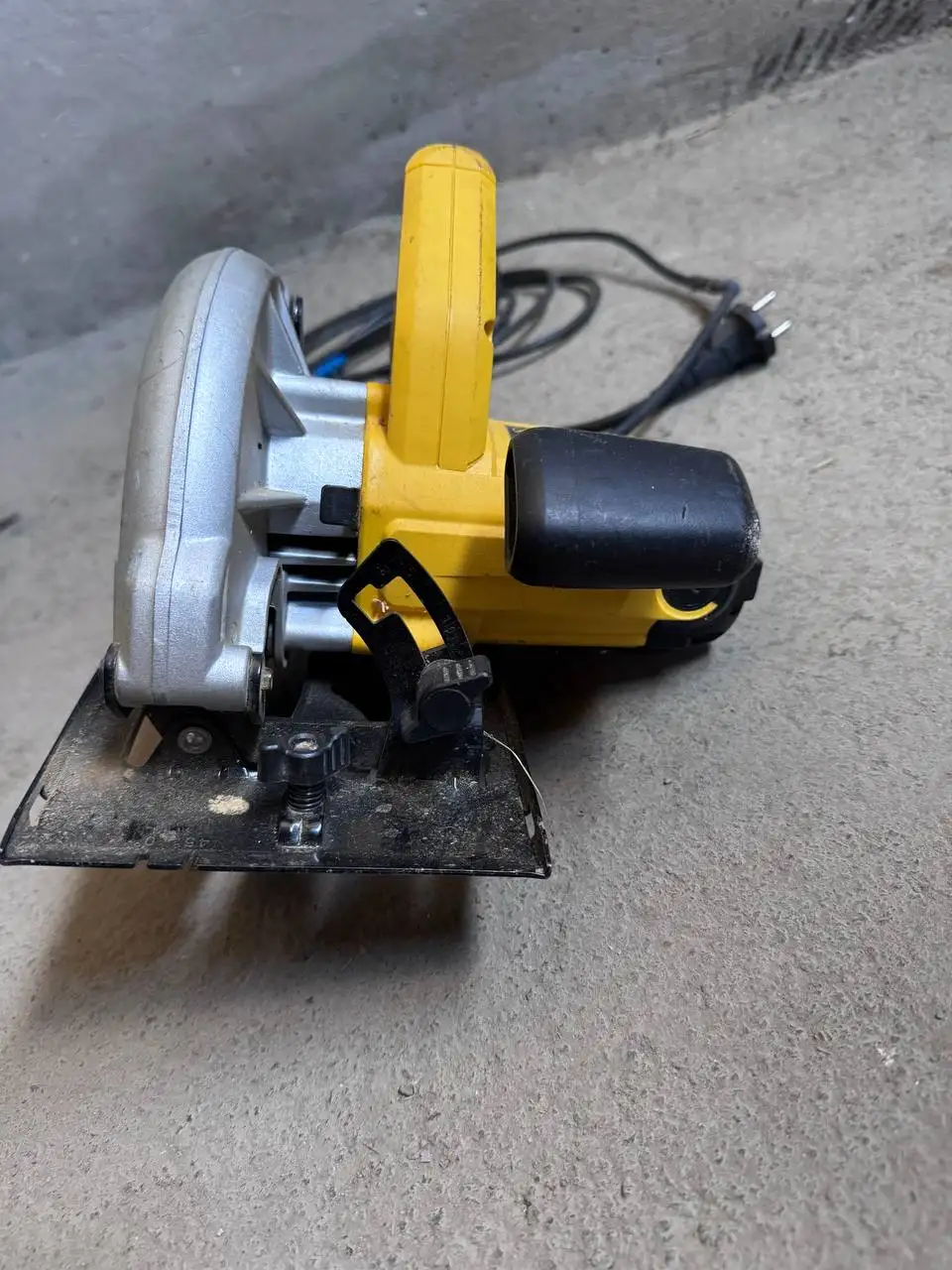 Дисковая пила DeWalt DVE560-QS - Электроинструменты (Электроника) в Новосибирск