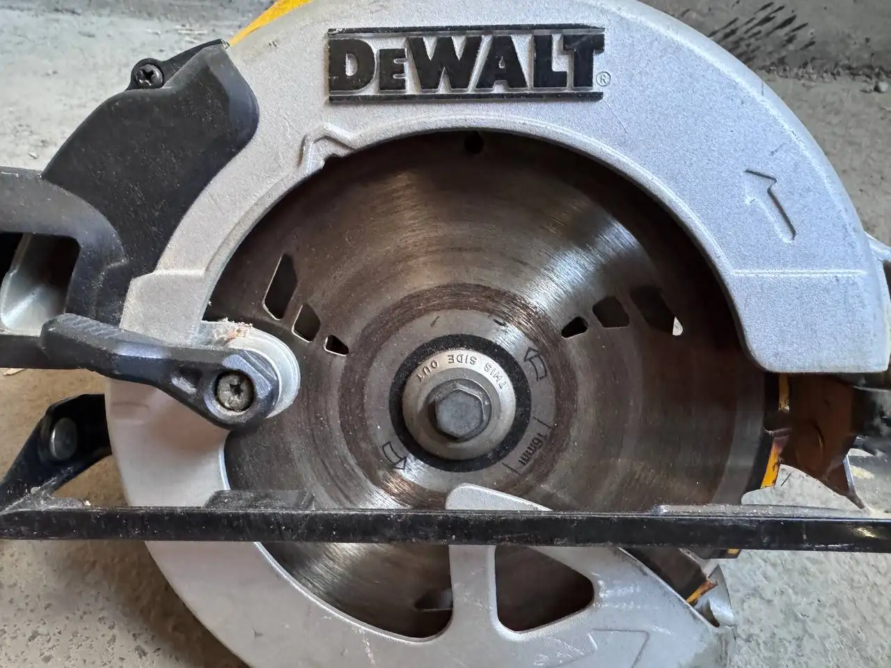 Дисковая пила DeWalt DVE560-QS - Электроинструменты (Электроника) в Новосибирск