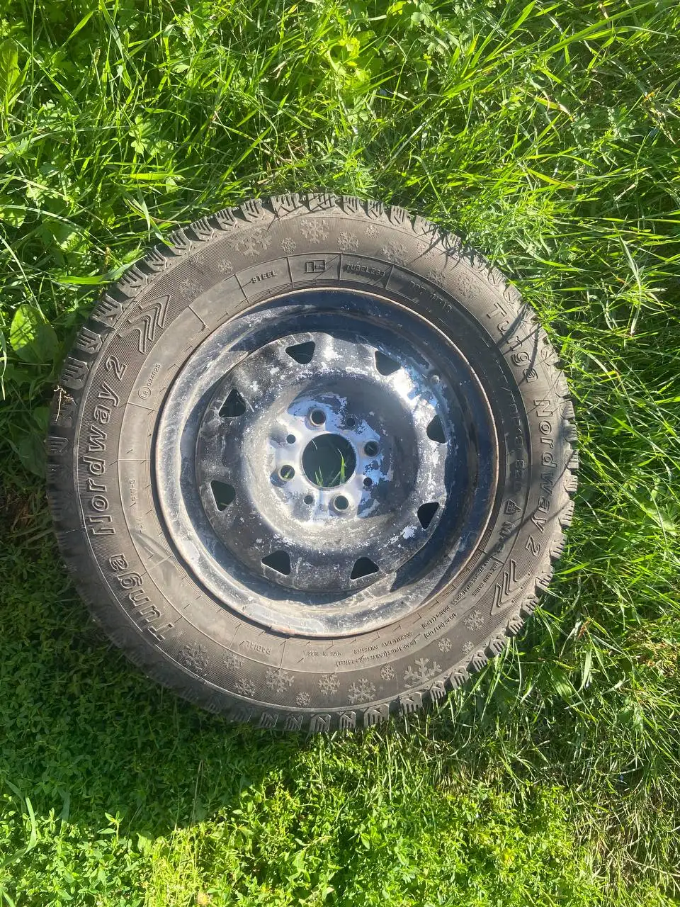 Продам зимние шины 175/70R13 - Шины (Авто) в Новосибирск