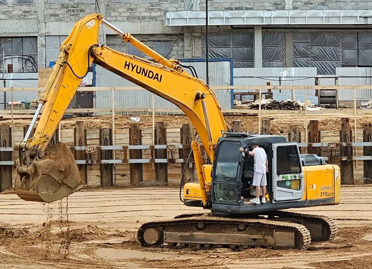 Hyundai R210LC-7 2011