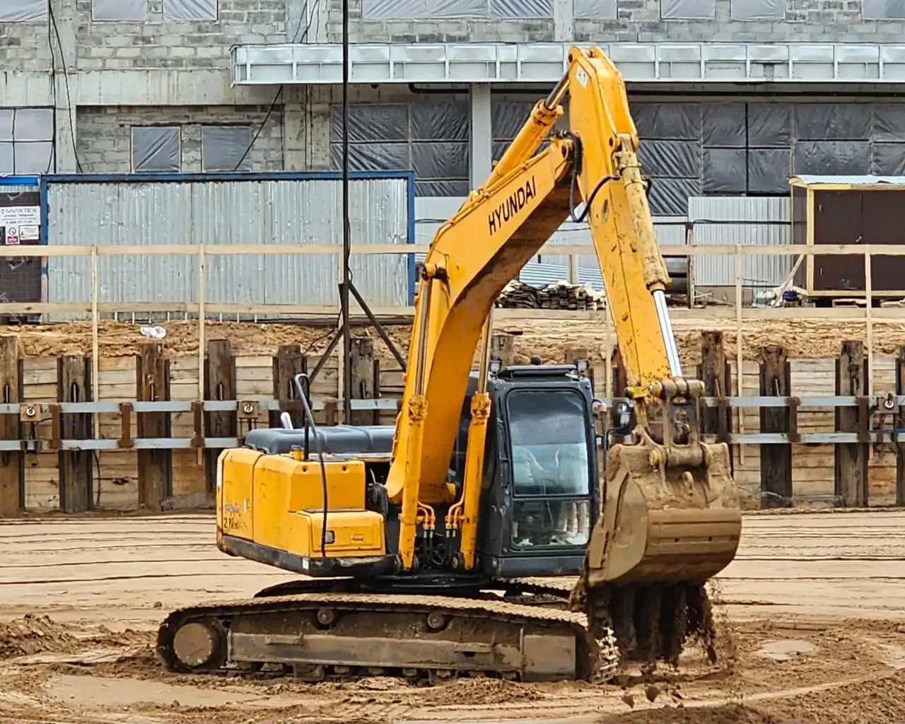 Hyundai R210LC-7 2011
