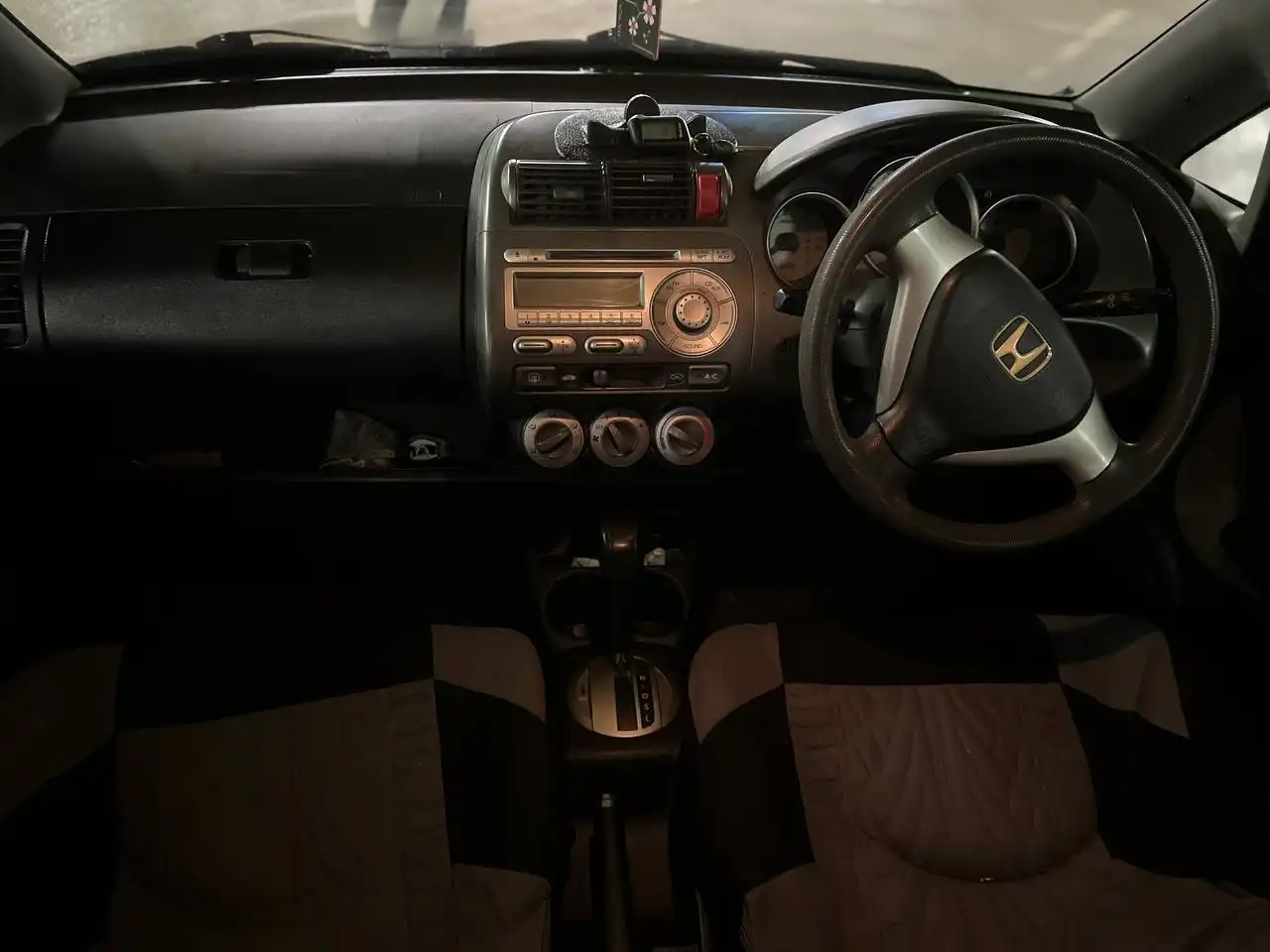 Продается Хонда Фит 2005 года