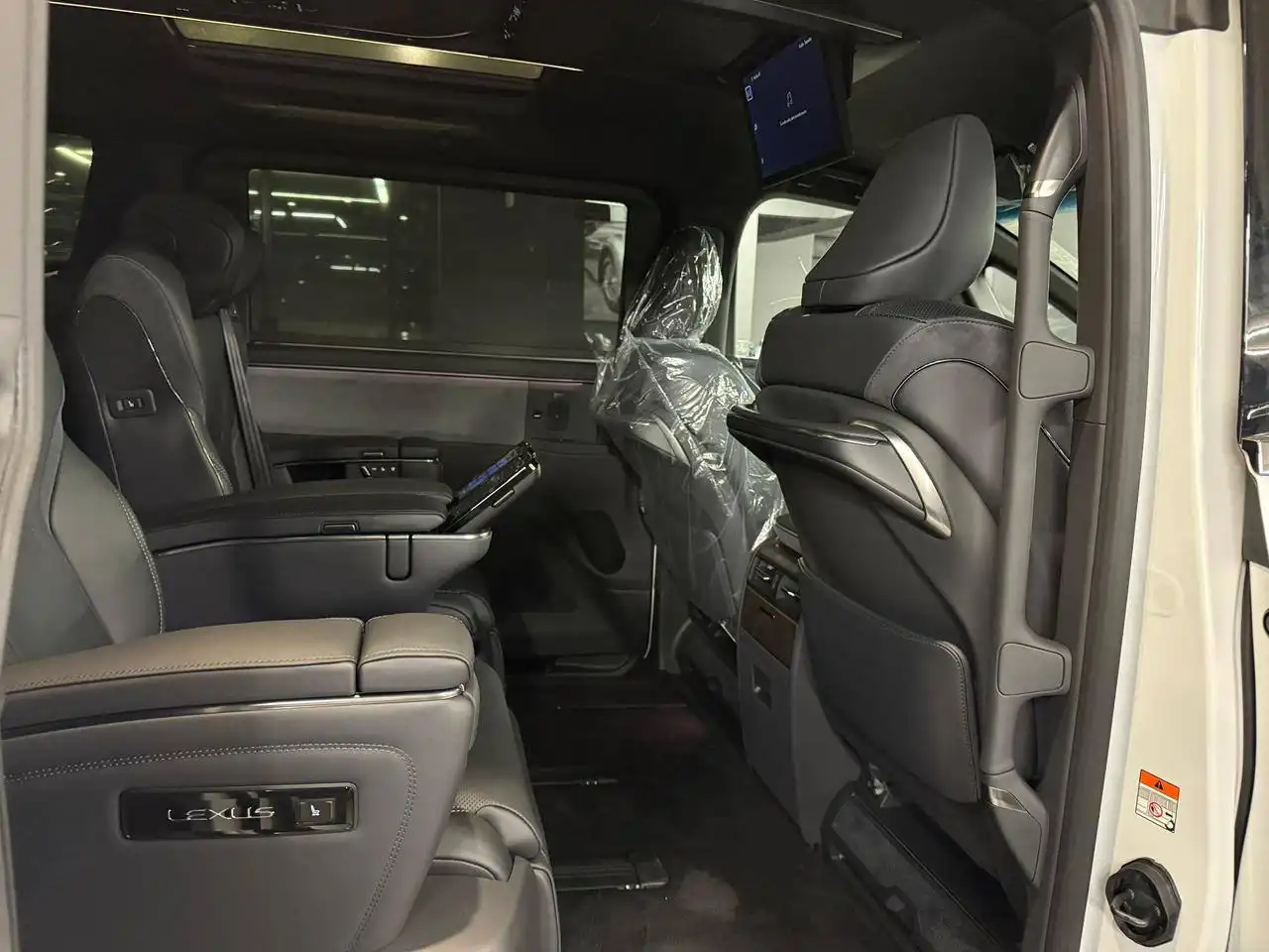 Продажа Lexus LM350h 7-местный с полной комплектацией